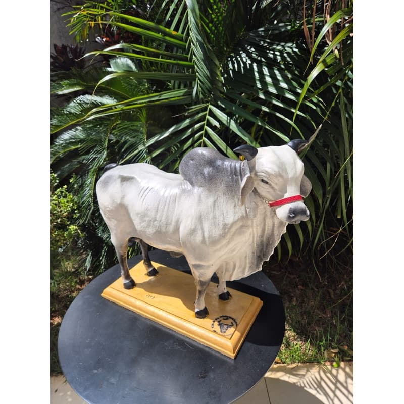 escultura boi miniatura
