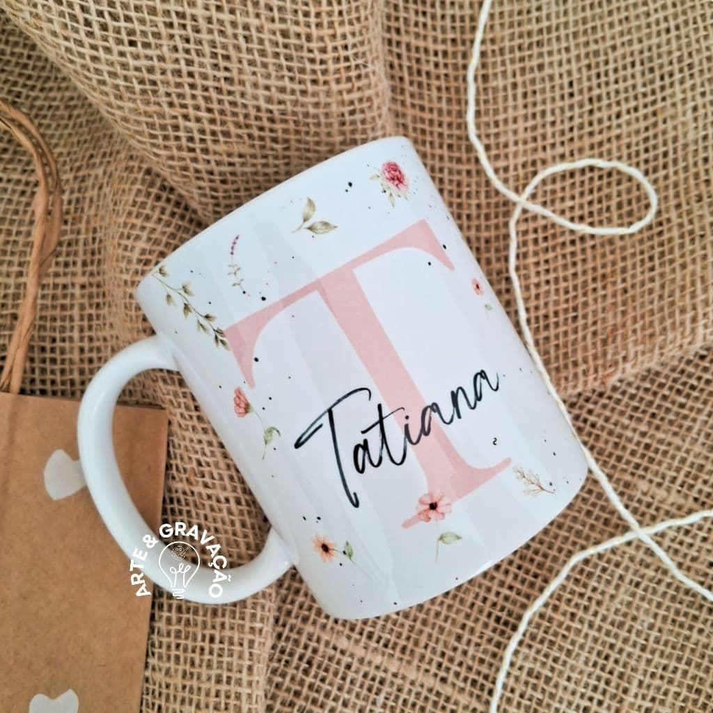 Caneca Personalizada com Nome Floral