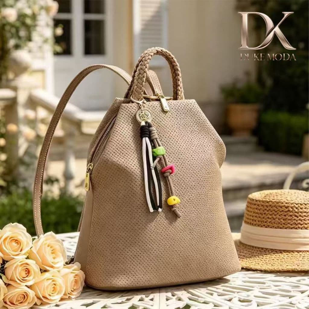DUKE Mochila Feminina Multiuso Design com Alça Transversal Versátil, Pingente Colorido e Forro Estampado Interno JD001