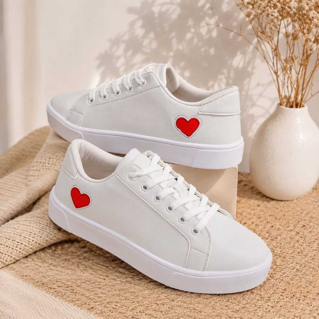 Tênis Feminino Casual Branco Coração Vermelho – Conforto e Estilo !
