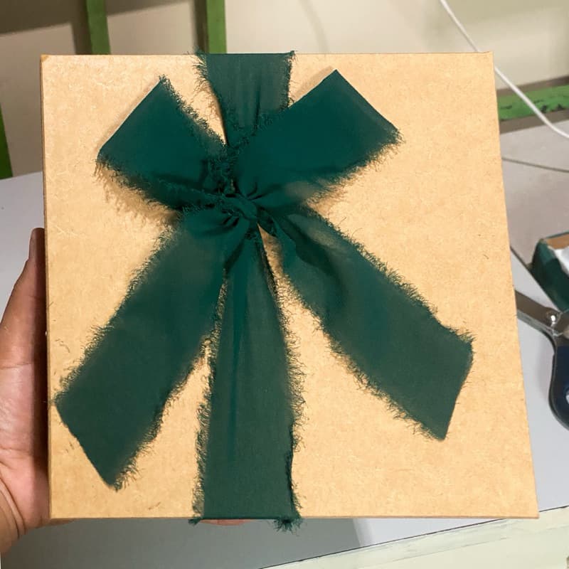 Fita Chiffon Verde Esmeralda Artesanal Rústica Desfiada para casamentos, caixas padrinhos, festa