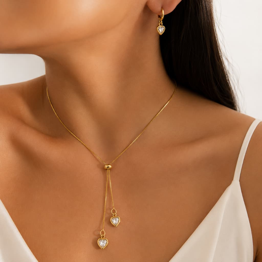 Conjunto Colar e Brinco Gravatinha Coração Cristal Banhado a Ouro 18k