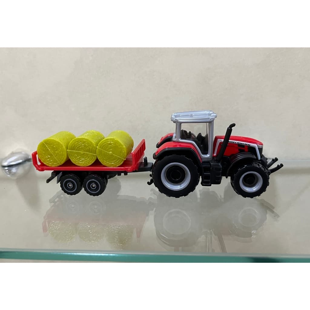 Trator Massey Ferguson e trailer rolo de grama com engate carrinhos Maisto 1/64