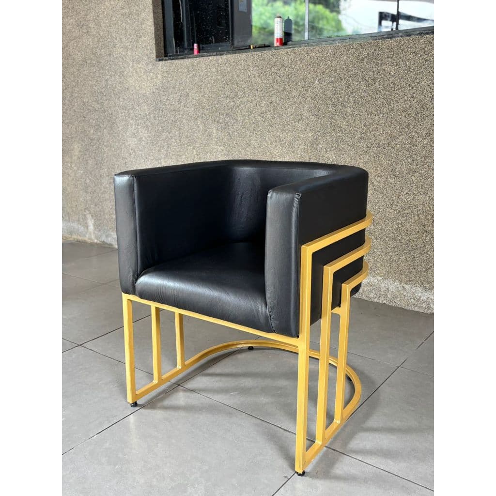 Poltrona em Corino Premium modelo 3 ferros base reforçada 140 kg tecido impermeável