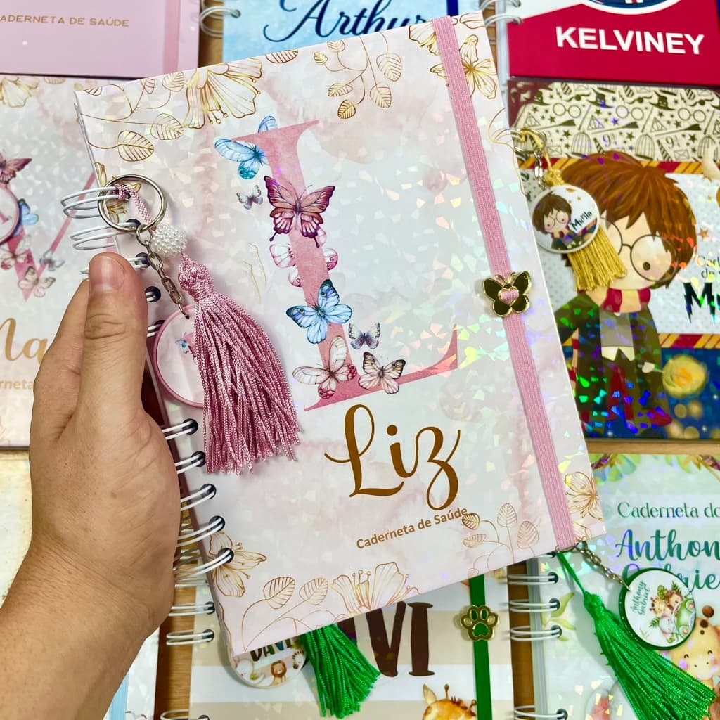 Caderneta de Saúde Personalizada Luxo | Bebê Menina com Nome | Capa Borboletas Alfabeto