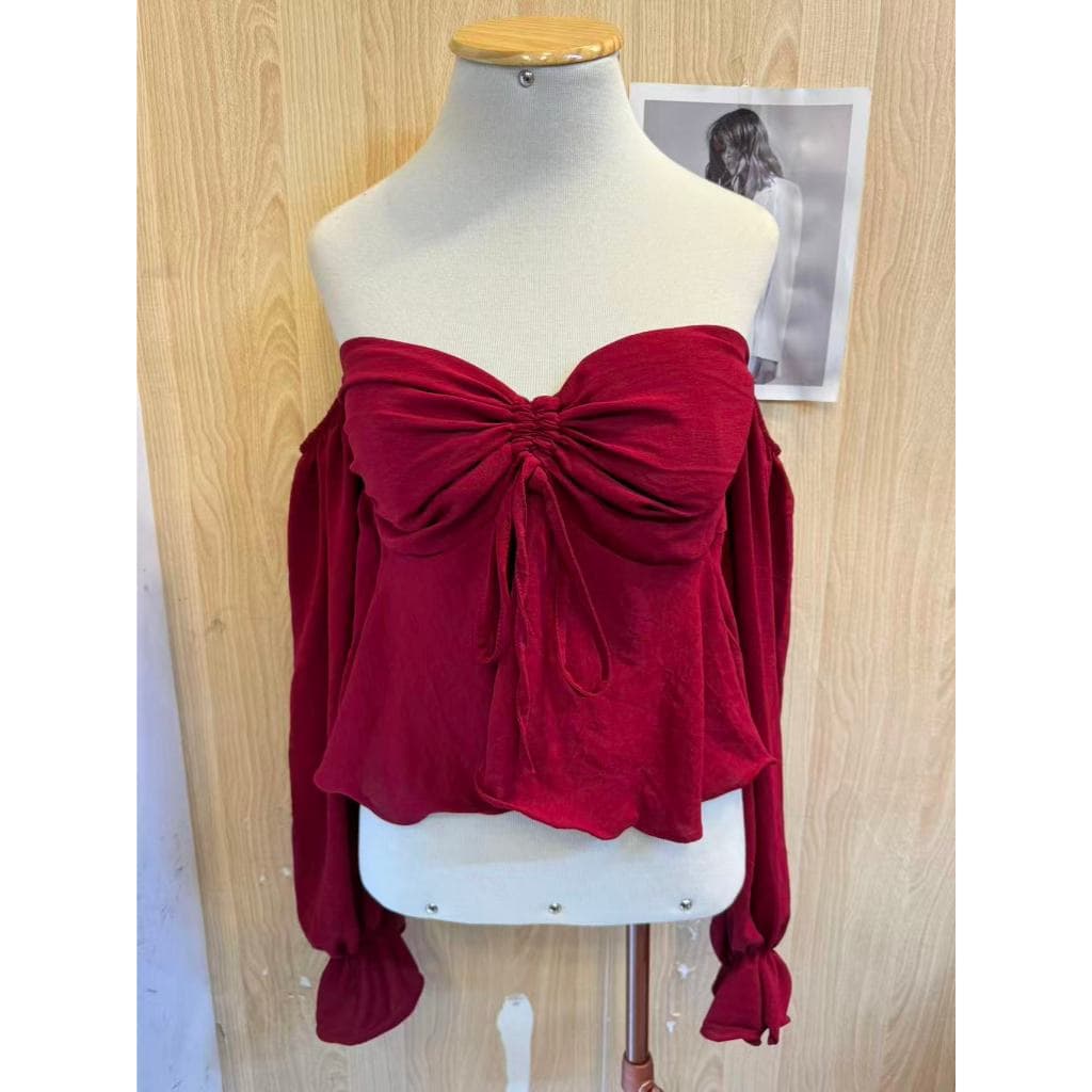 Blusa Cava Alta Com Pregas e Alça de Pescoço