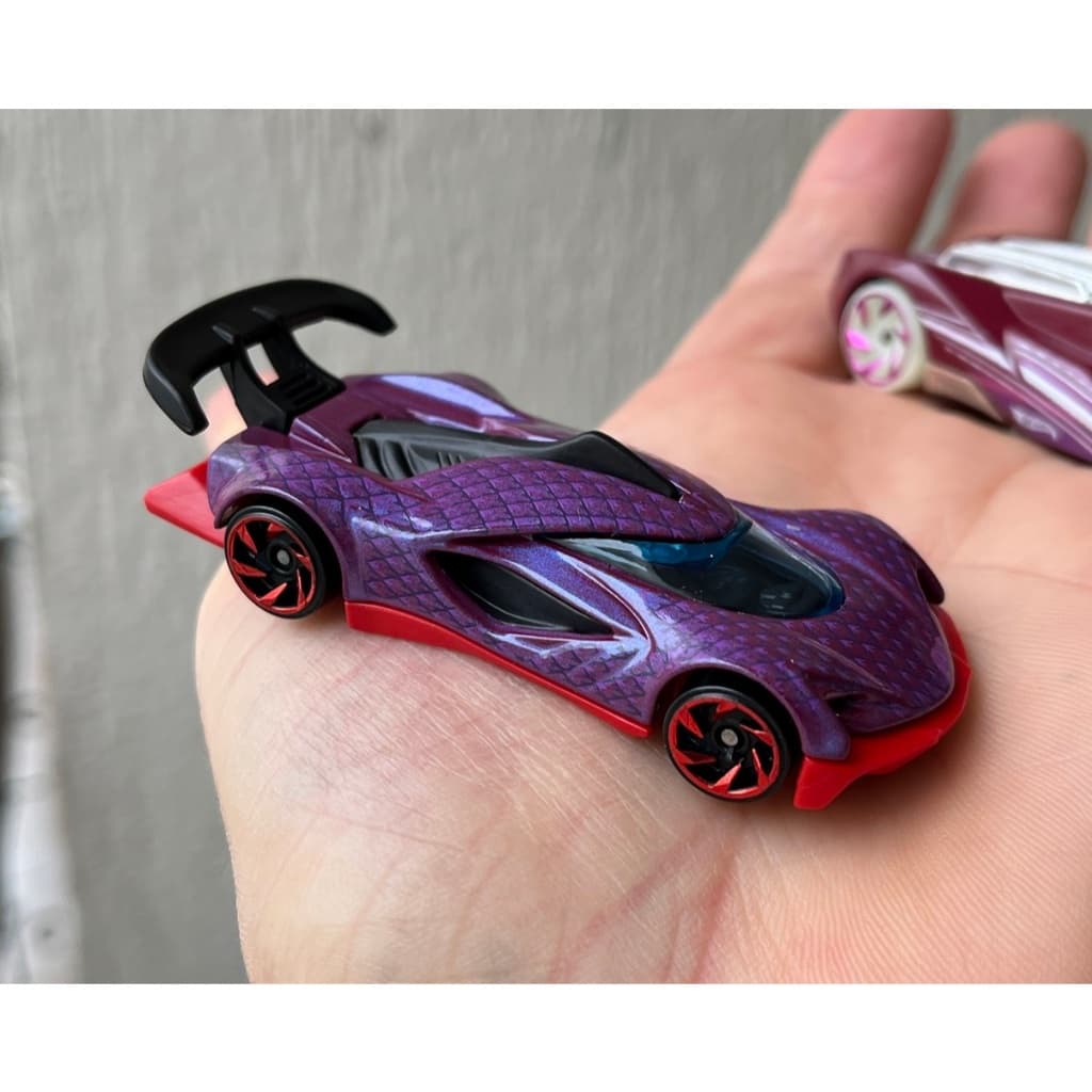 Street Shrieker super carro luxo carrinho Hot Wheels lilás cor