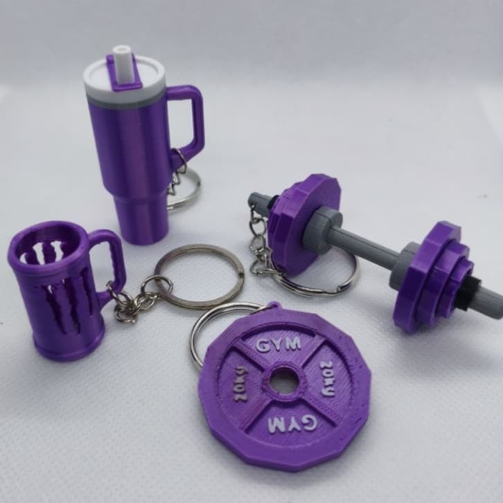 Kit 4 Chaveiros Academia Fitness: Haltere, anilha, mini copo térmico e mini porta lata energético