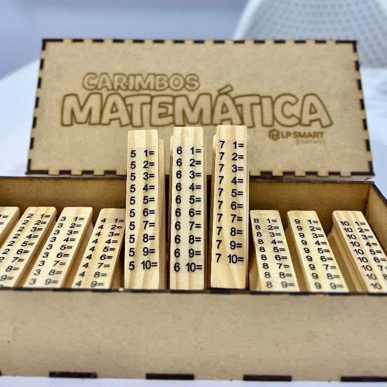 Kit 10 Carimbos Pedagógicos Matemática 2x8cm com Almofada Caixa MDF Professor Escolar