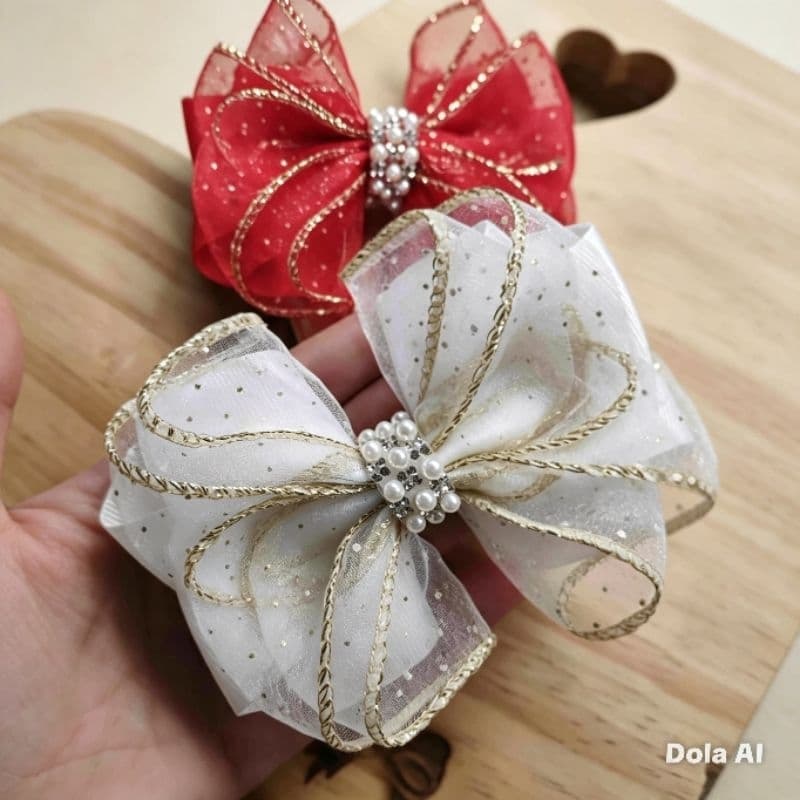 Laço Luxo Organza com Brilho e Pérolas | acessório Infantil Elegante Branco e Vermelho | Presilha de Cabelo Menina