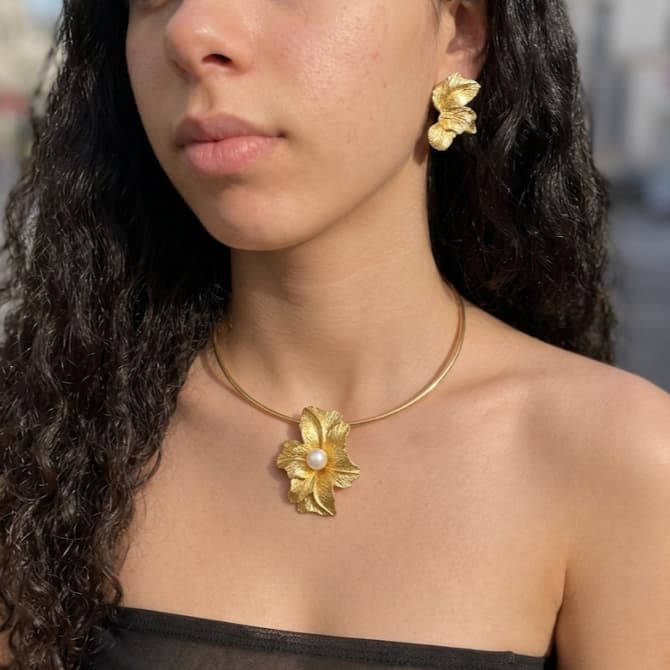 Conjunto Choker e Brinco Flor Detalhada – Banhado a Ouro 18K ou Prata 925