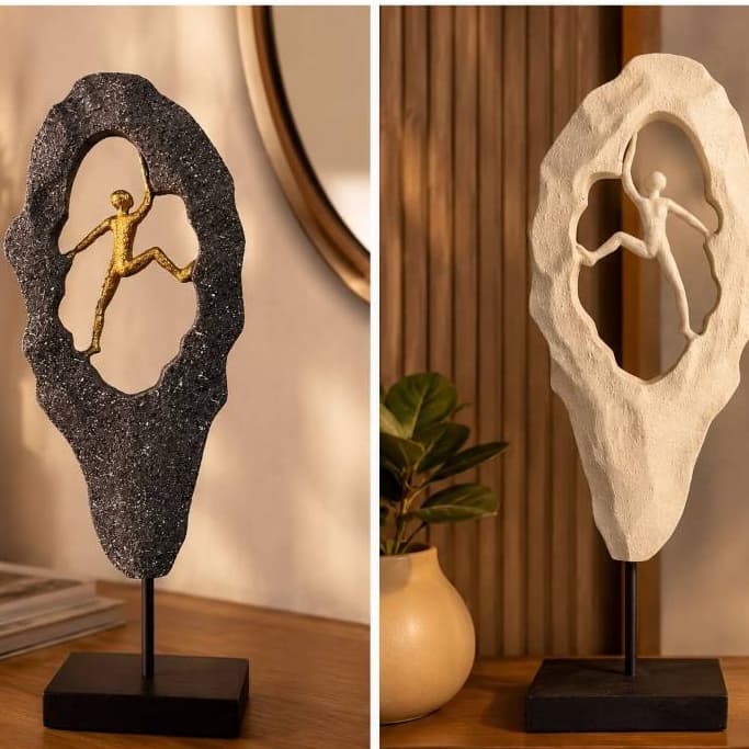 Escultura Decorativa Abstrata Homem Escalando em Base | Estatueta Moderna para Sala, Escritório e Decoração