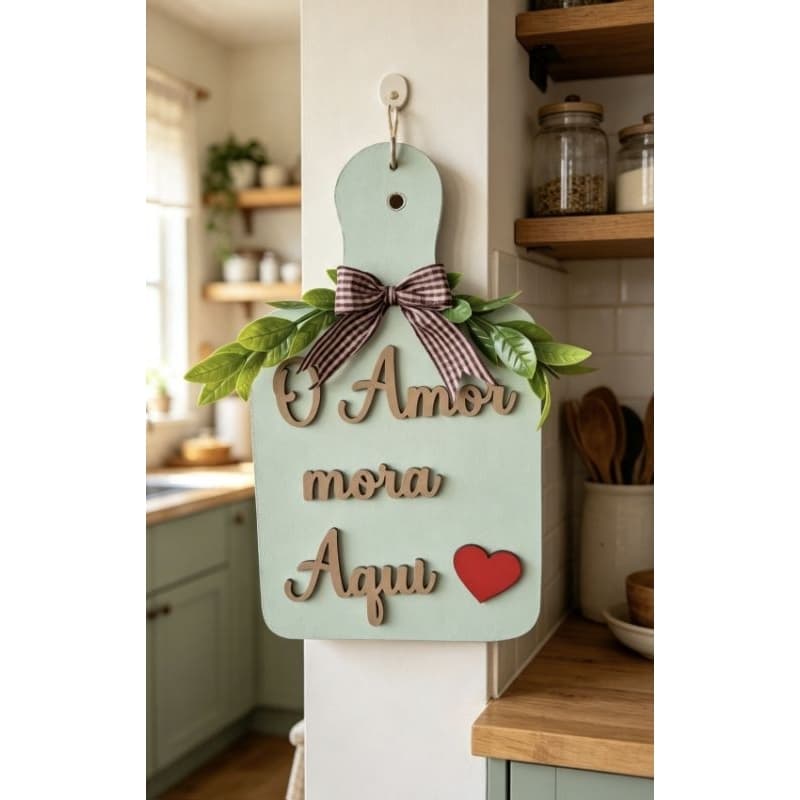 Tábua Decorativa "O Amor Mora Aqui" - Charme e Aconchego para o seu Lar!