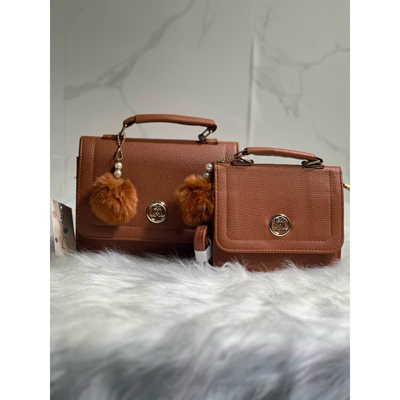 Kit 2 Bolsas Femininas Transversal com Pompom, Bolsa média e Pequena 2 Alças Longas Moda
