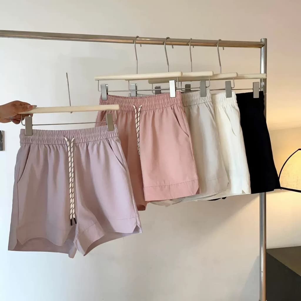 Shorts feminino casual/esportivo liso cintura alta com cordão ajustável e bolso