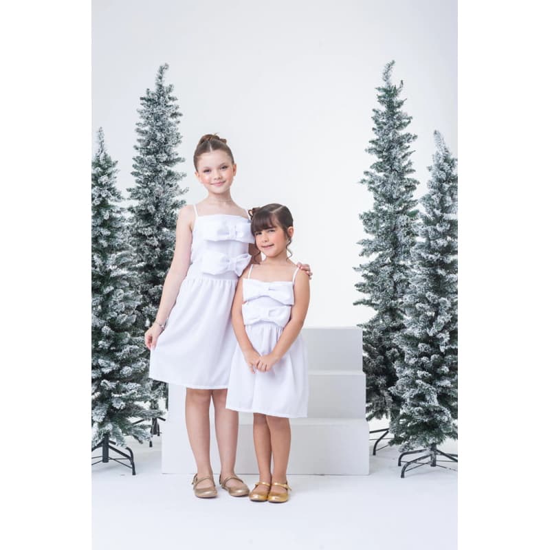 vestido branco laços menina veste 4/5 anos