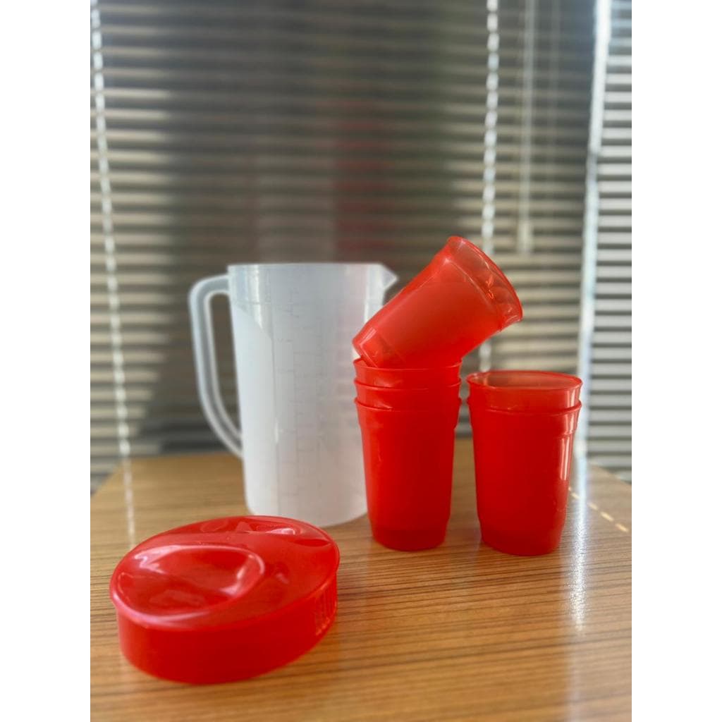 Jarra Plástica com Medidas 2L + 6 Copos 330ml - Giplás (22 JTCP-10/6)