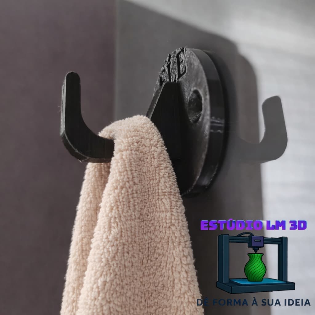 🧼🚿 Novidade | Gancho Porta-Toalha Personalizado com Nome Ela ou Ele | Gancho Premium Adesivo ou Parafuso -Ele & Ela