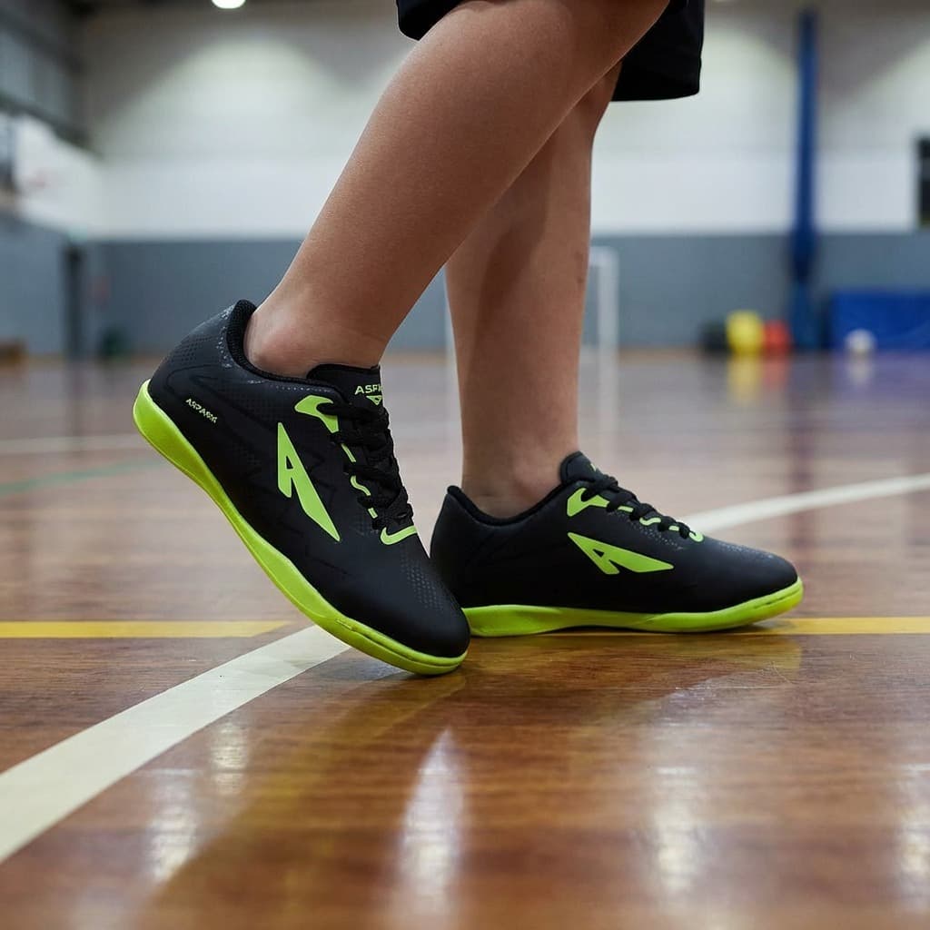 Tênis Futsal Menino Design Moderno e Solado Liso para Quadras