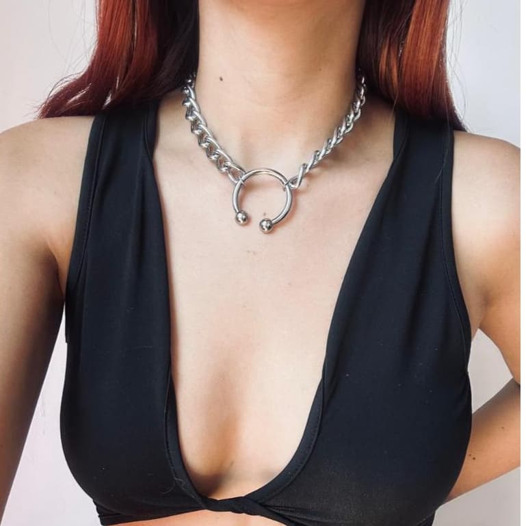 Colar Nicole Com Correntes Piercing Acessório Gótico