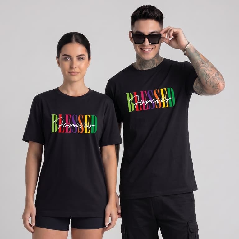 Camiseta Unissex BLESSED Forever de Algodão Premium com Estampa Colorida