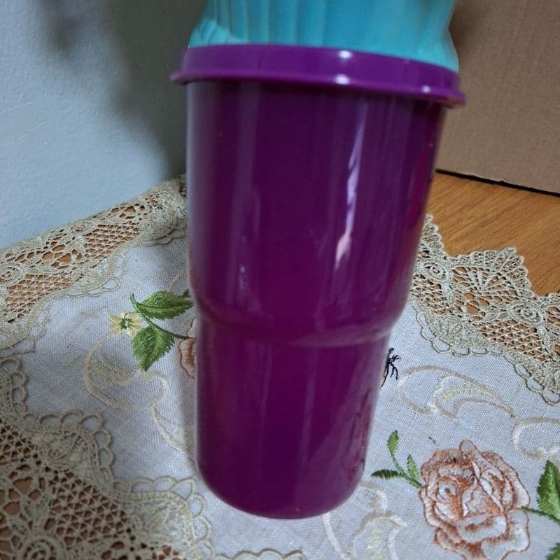 TUPPERWARE COPO COLORS COM TAMPA 350 ML AMORA, TAMPA HERMÉTICA