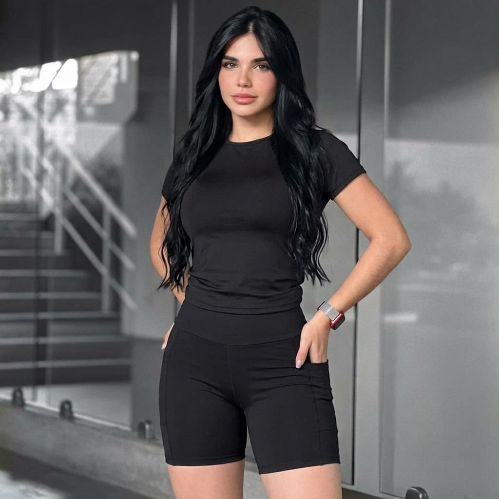 Conjunto De Academia  Short e Blusa Roupa Fitness De treino Feminino Suplex Blusa De Compressão