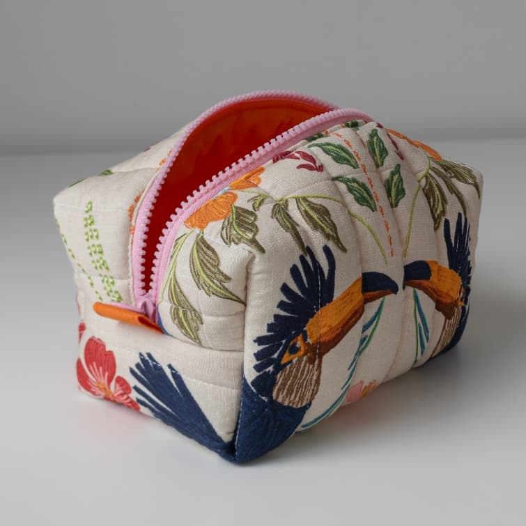 Necessaire Grande Tropical Algodão Feminina – Alta Capacidade para Viagem e Organização