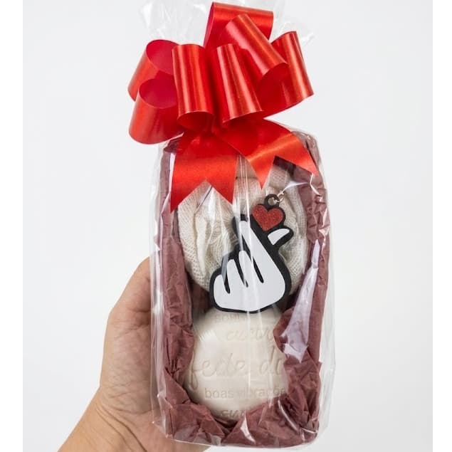 Kit Lembrancinha Sabonete Natura e Toalha Com Chaveiro Mini Coração Dorama