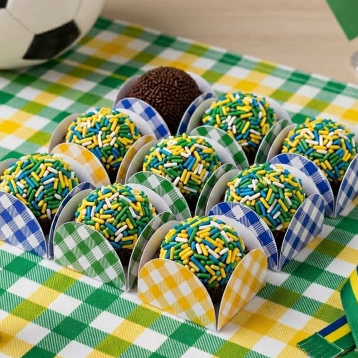 Kit 150 Forminhas Xadrez Brasil Copa do Mundo Festa Junina Azul, Amarelo e Verde - Caixeta