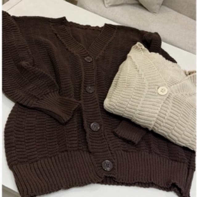 Cardigã de tricô com botões estiloso clássico, elegante, chique, cardigan Paloma