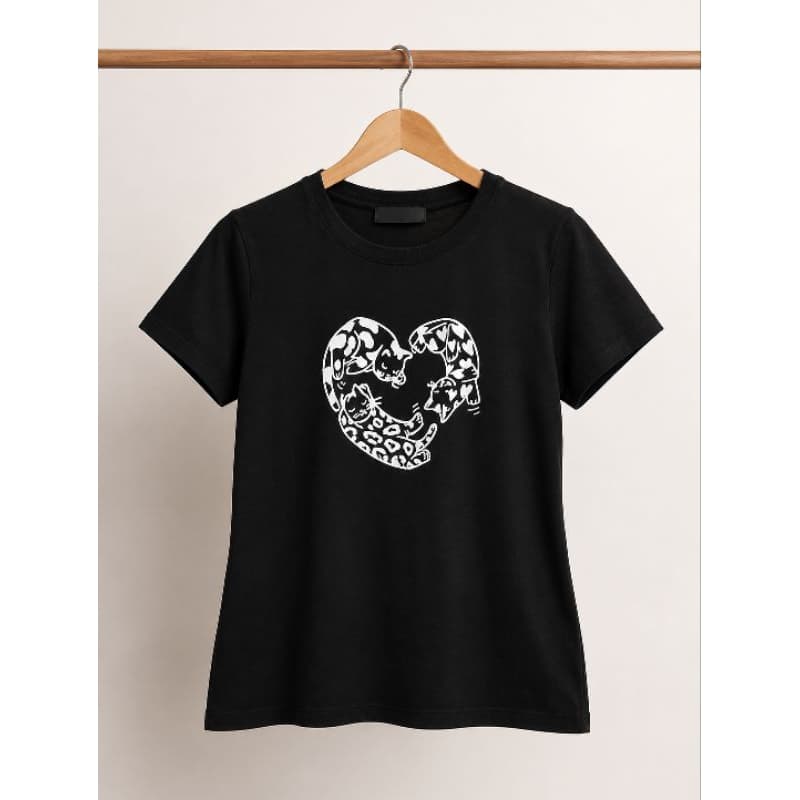 T-Shirt Feminina Gatinhos Coração Preta 100% Algodão Casual