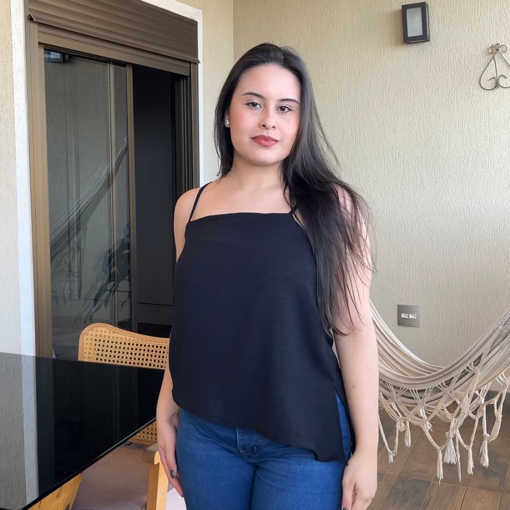 Blusa Feminina Assimétrica com Alça