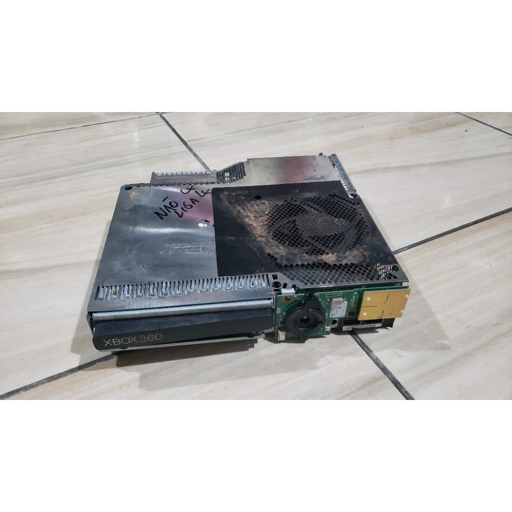Xbox 360 Slim Ta Com Defeito, Não Liga! E Sem Carcaça! L8111