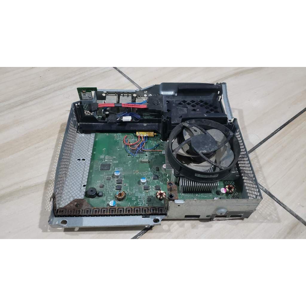 Xbox 360 Slim Sem Leitor, Sem Carcaça E Liga Sem Imagem! M88