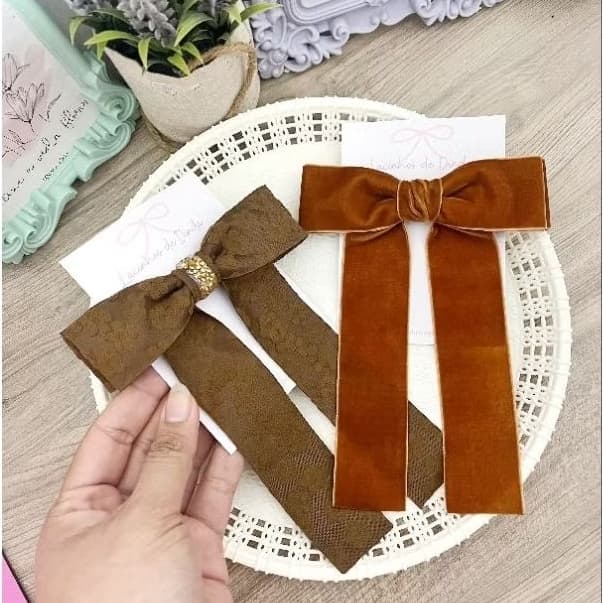 Laço de Pontas Feminino Adulto Grande | Presilha de Cabelo Elegante | Veludo Marrom e Terracota