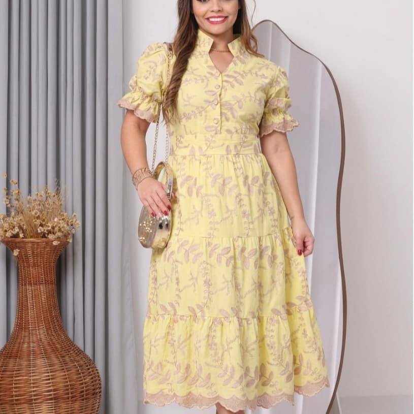 Vestido MIDI premium bordado com gola tecido layse 3d e liso com botão funcional e forro