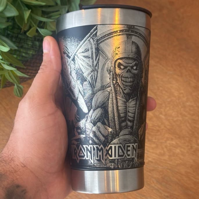 Copo térmico personalizado IRON MAIDEN 473ml com gravação 360° – Aço inoxidável premium