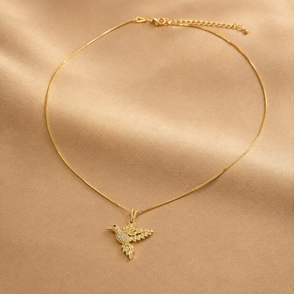 Colar Feminino Delicado Beija-Flor com Pedras Zircônia - Banho de Ouro Corrente Fina Ajustável delicado