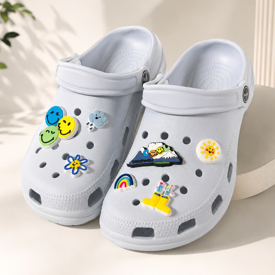 Chinelo Babuche Feminino nuveo com Pingentes Broches 100% EVA Leve Confortável Antiderrapante