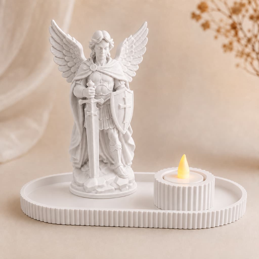 Kit São Miguel Arcanjo 15cm com Bandeja e Vela LED Decoração e Presente Católico Cantinho da Oração