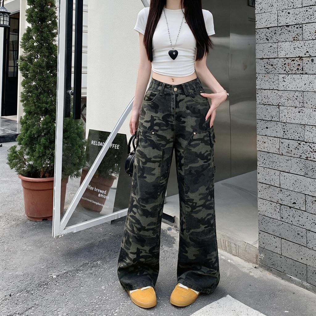 Calça Cargo Camuflada Wide Leg Feminina Cintura Alta Tecido Resistente Bolsos Funcionais Estilo Streetwear Casual