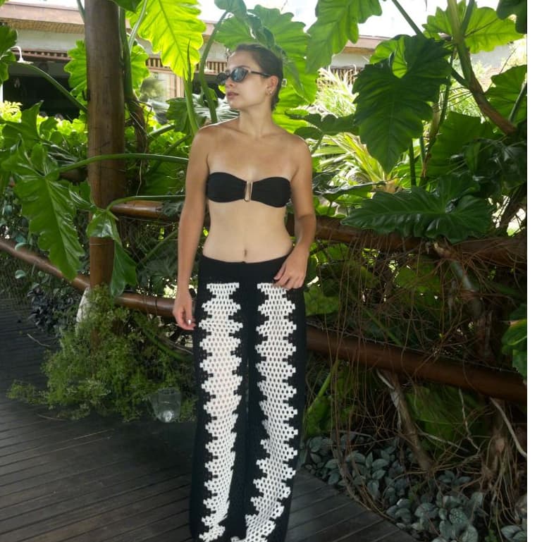 Saída de Praia Piscina Elegante Crochê Bicolor Moda Verão Tendência Pantalona Tricô