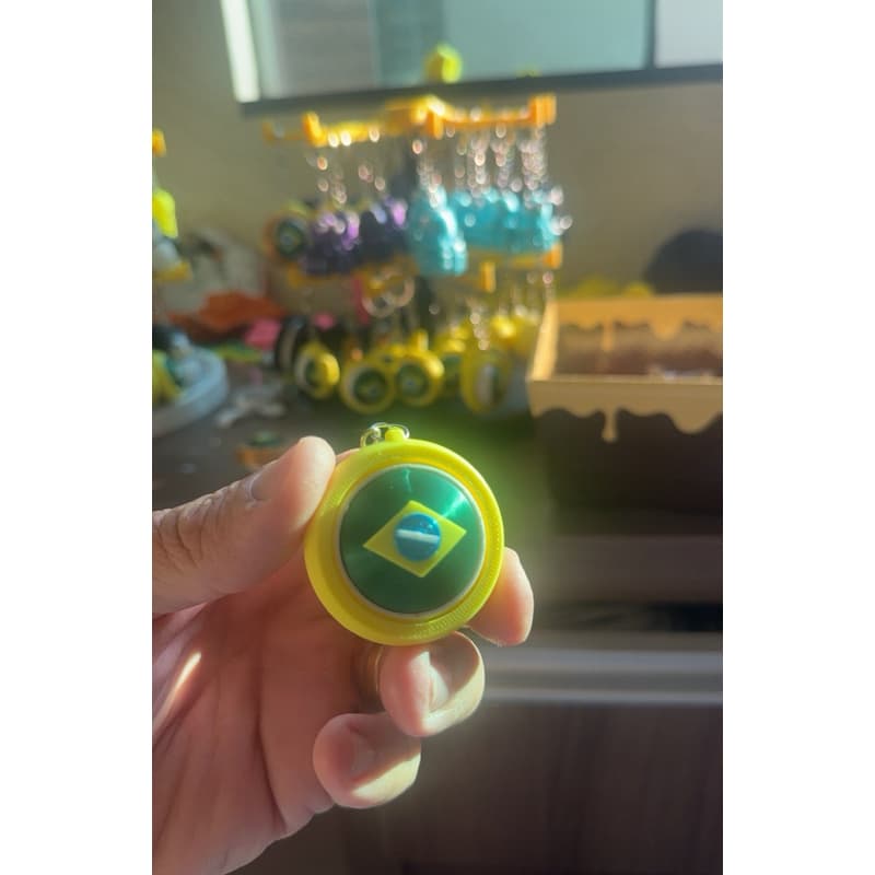 Chaveiro Giratório Bola Bandeira do Brasil 3D Copa do Mundo Anti Stress Presente Criativo Masculino / Feminino