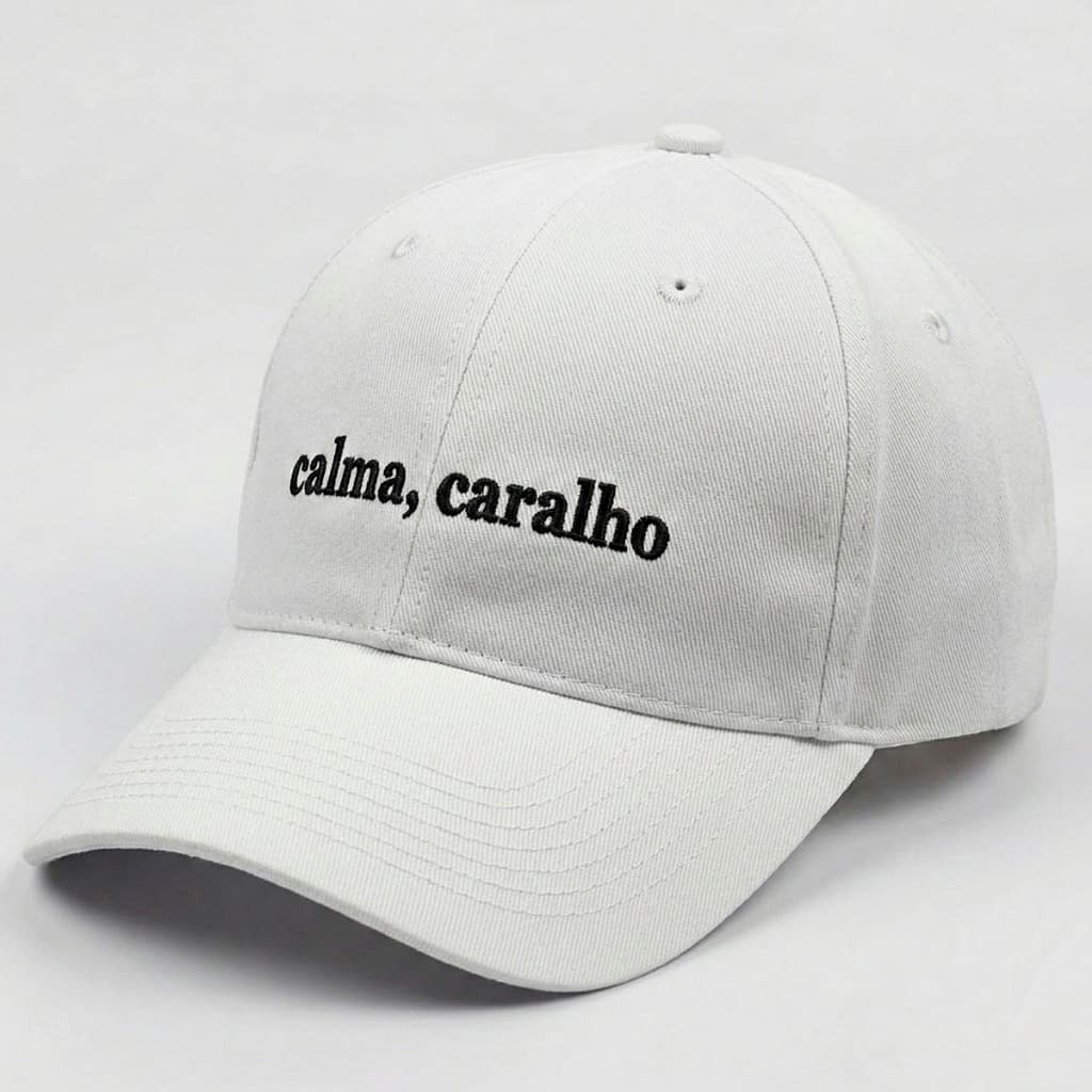 Boné Bordado Calma Caralho Unissex Aba Curva Ajustável Fivela Moda Casual Streetwear Premium Dia Dia
