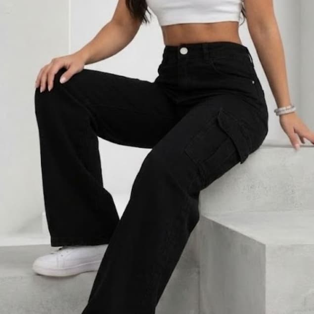 Calça Feminina Jeans Wide Leg Cargo 2 Bolsos Cintura Alta Tendência Moderna Confortável Casual