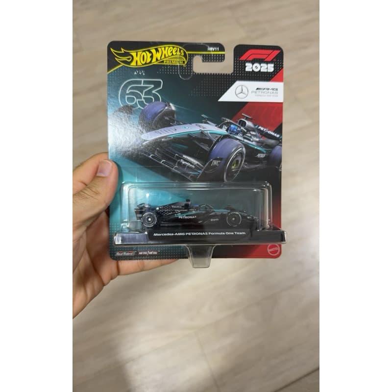 Hot Wheels Formula 1 Premium - Mercedes-AMG PETRONAS (#63).