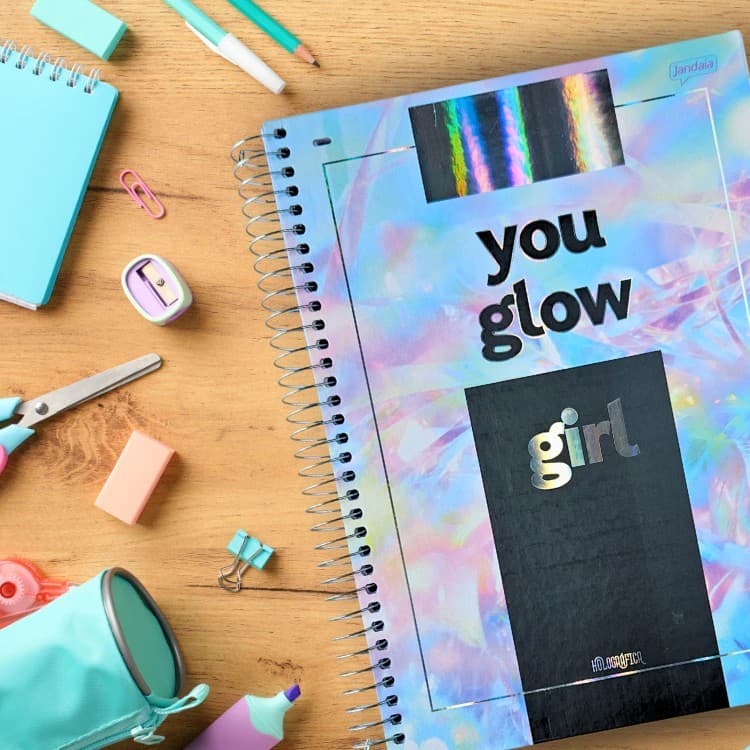 Caderno 1 Matéria Universitário Espiral Capa Dura Holográfico Brilhante Feminino Menina Jandaia Furtacor Roxo Prata