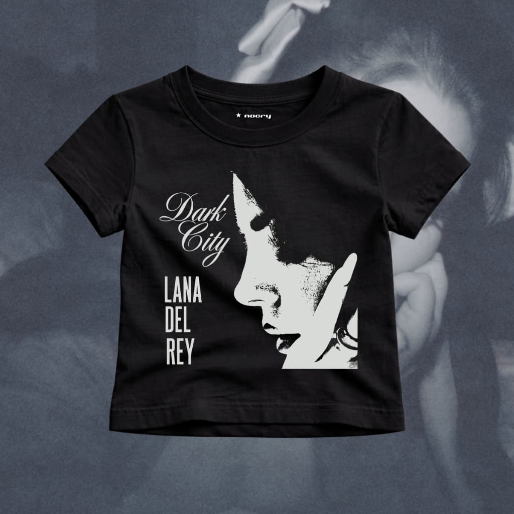 Camiseta Baby Tee Feminina – Lana Del Rey Noir | Grunge 90s Y2K Aesthetic