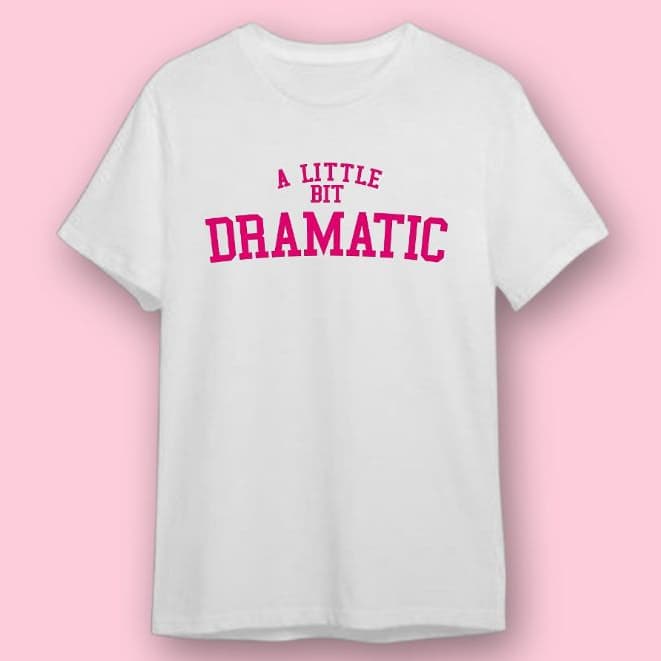 Camiseta A Little Bit Dramatic Regina George Meninas Malvadas Mean Girls 100% Poliéster